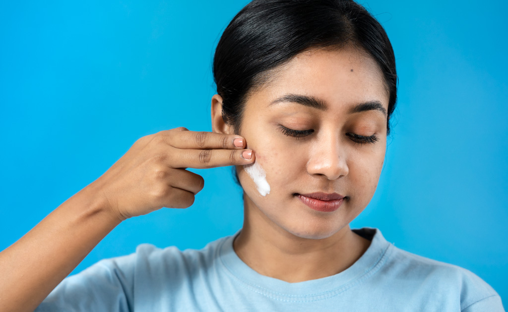 একনে প্রন স্কিনের যত্নে ময়েশ্চারাইজার কীভাবে সিলেক্ট করবেন?