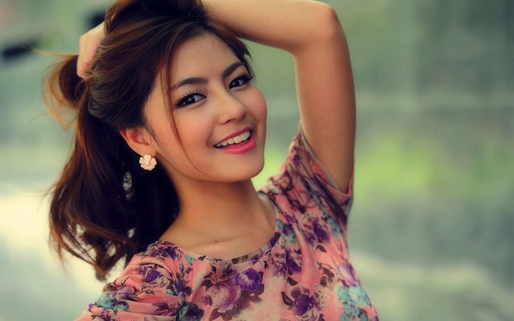 উৎসবের আগ মুহূর্তের রূপচর্চা