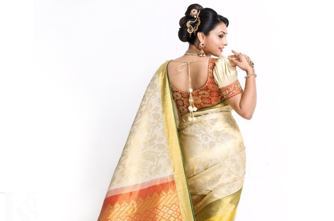 ট্র্যাডিশনাল পোশাকেও আপনাকে লাগুক স্লিম