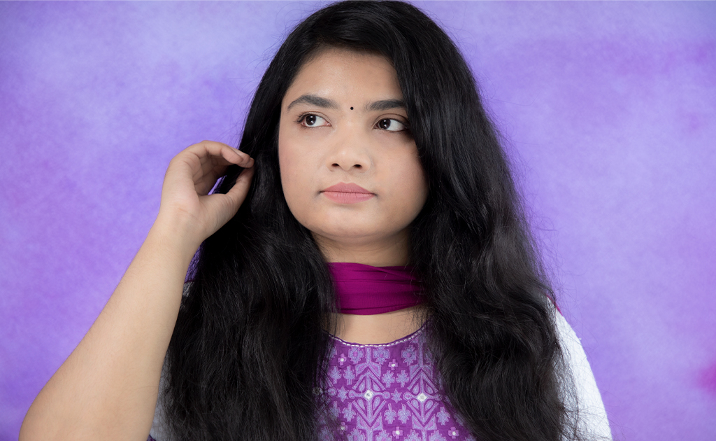 ড্যামেজ ছাড়াই কার্লি চুল স্ট্রেইট করবেন কীভাবে?