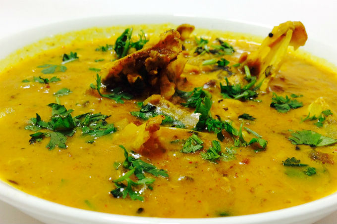 রুই বা কাতলা মাছের মাথা দিয়ে মুড়িঘণ্ট