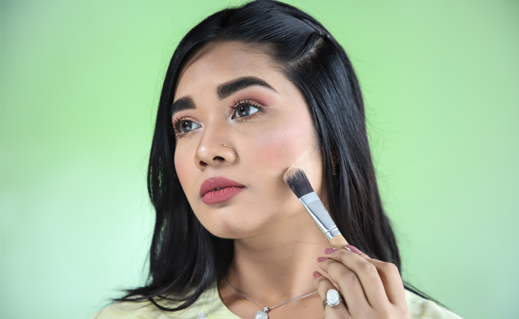 এলিগেন্ট লুক পেতে ন্যুড মেকআপে নিজেকে সাজিয়ে নিন মাত্র ৬টি ধাপে!