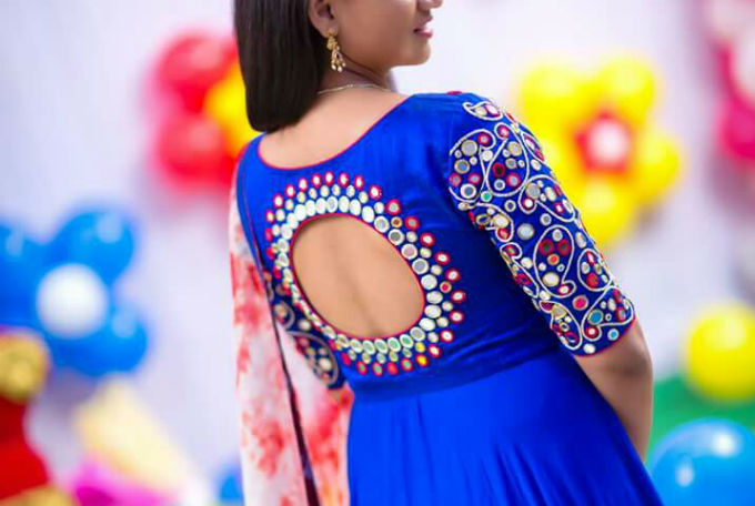 সাধারণ পোশাকে গর্জিয়াস লুক আনতে মিরর ওয়ার্ক!