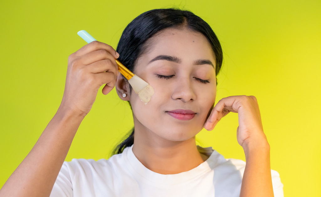 সামারে অয়েলি স্কিনের যত্নে প্রাকৃতিক উপাদানের ৫টি ফেইস মাস্ক