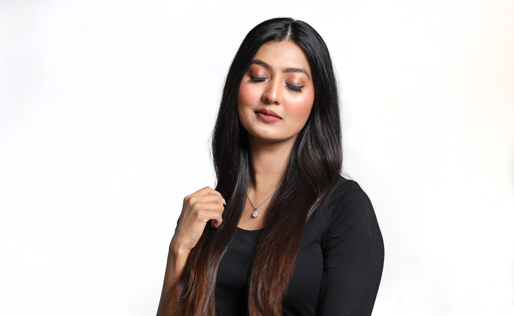 ফ্ললেস ও পারফেক্ট বেইজ মেকআপ মাত্র ৪টি প্রোডাক্টস দিয়েই!