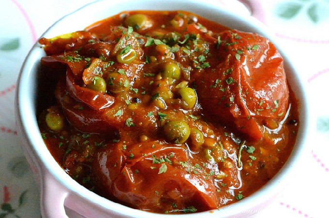 টমেটো অ্যান্ড কোকোনাট কারি !
