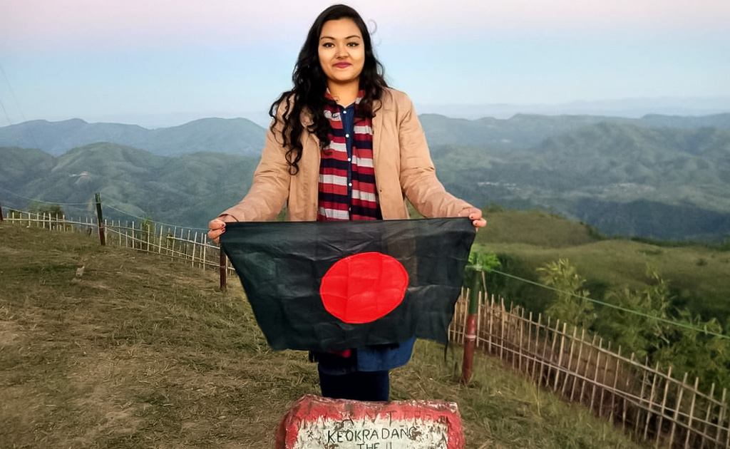 কেওক্রাডং | আকাশ আর পাহাড়ের নিবিড় বন্ধুত্ব যেখানে মিলেমিশে একাকার