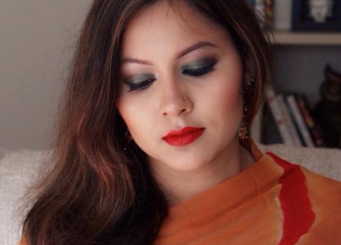 ফরেস্ট গ্রিন আই উইথ রেড লিপ্স