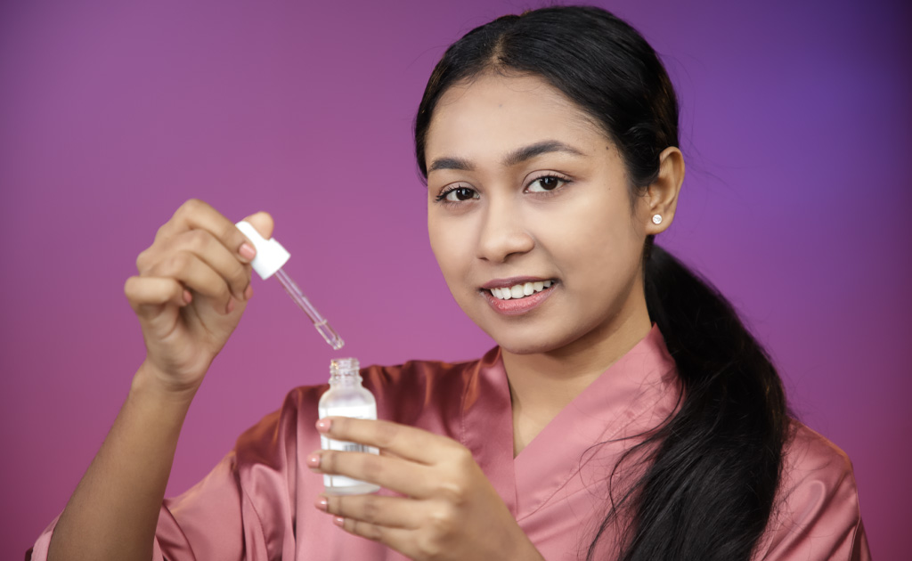 অল্প সময়েই উজ্জ্বল ত্বক পেতে সেরা ৪টি ব্রাইটেনিং সিরাম