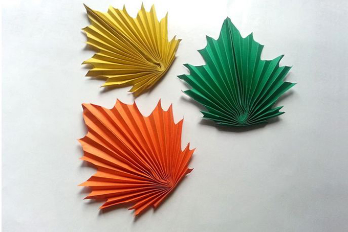 কাগজের তৈরি মেপল লিফ