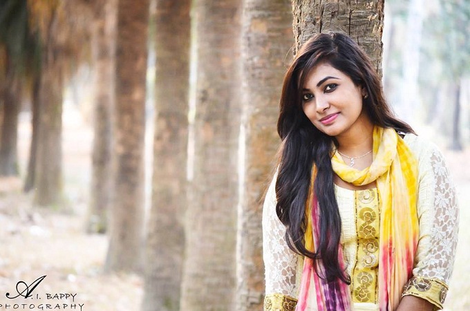 এলোকেশে যখন অপরূপা !