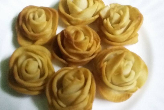 রসে ডুবানো গোলাপ পিঠা!