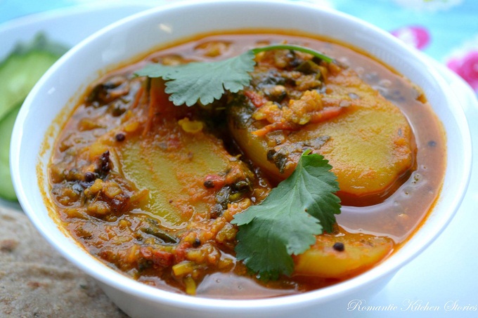 আলু দিয়ে মুগ ডাল ভুনা