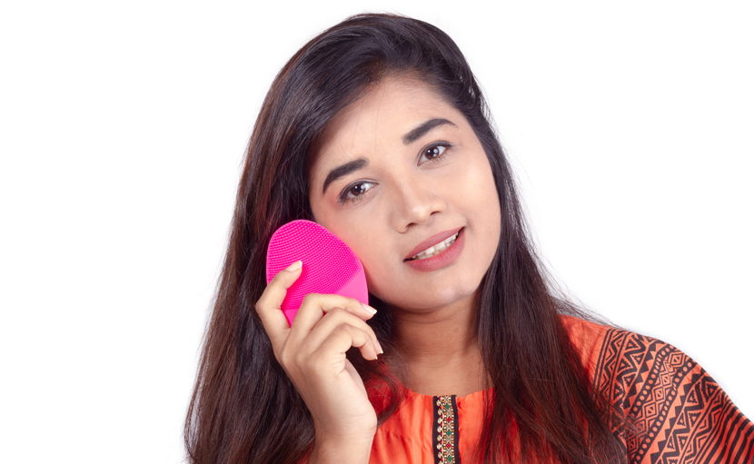 সিলিকন পোর্টেবল ইলেকট্রিক ফেসিয়াল ক্লিনজার কিভাবে কাজ করে?