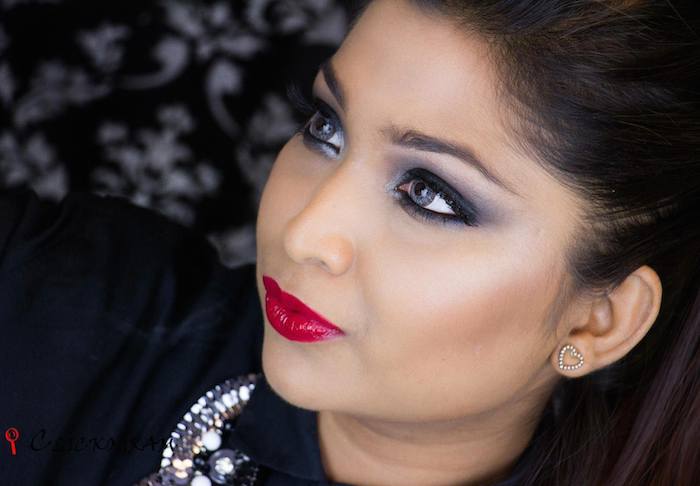লাল ঠোঁটের সাথে স্মোকি আই (Grungy Look)