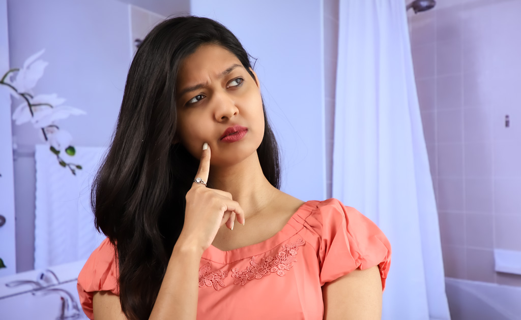 কেমিক্যাল নাকি ফিজিক্যাল এক্সফোলিয়েটর, আপনার জন্য কোনটা ভালো?