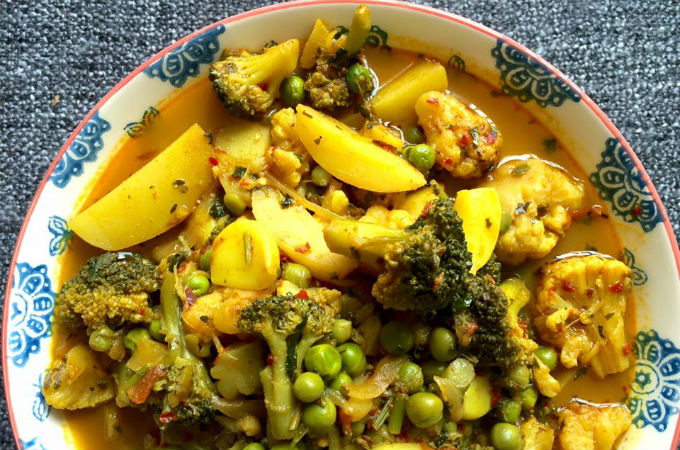 পাতলা ঝোলে বাহারি সবজি!