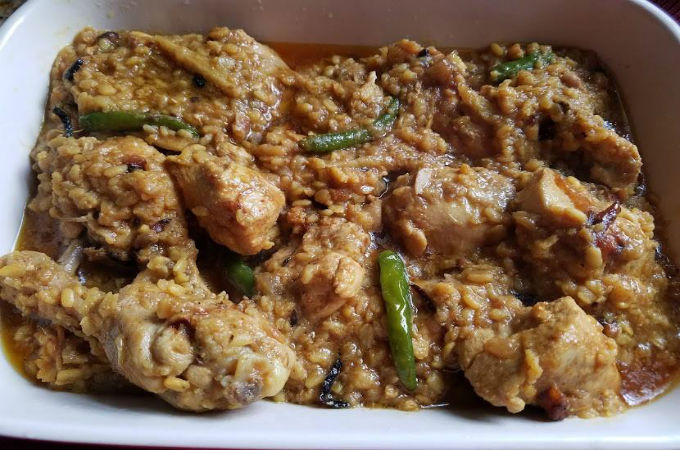 মুগ ডাল দিয়ে মুরগী ভুনা