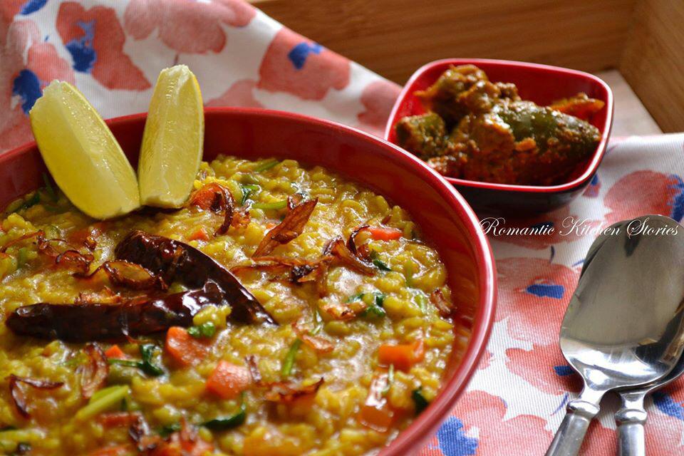 সবজি আর আচারের স্বাদে নরম খিচুড়ি!