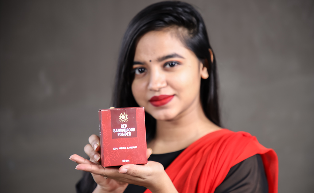 ত্বকের যত্নে রক্তচন্দনের উপকারিতা ও ৩টি কার্যকরী ফেইস মাস্ক!