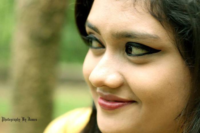 মুখের অবাঞ্ছিত লোমের জন্য ব্লিচিং নাকি ওয়াক্সিং