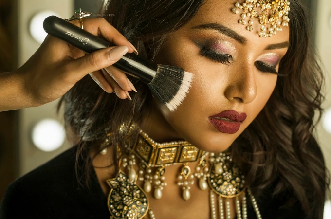 মেকাপ ট্রিকস | রাউন্ড ফেইস হোক স্লিম এবং শার্প!