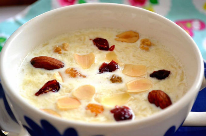দুধের সর দিয়ে দারুণ মজাদার লাচ্ছা সেমাই!