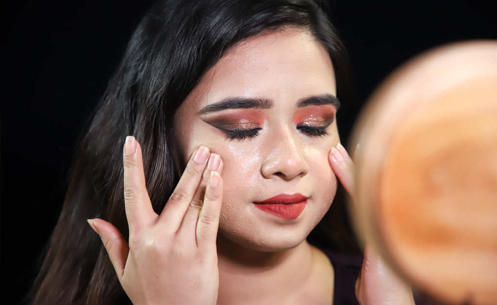 মেকআপ তোলার সহজ উপায় জানা আছে তো?
