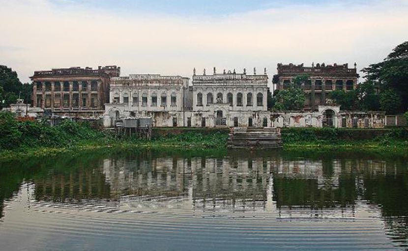 ১ দিন ঢাকার আশেপাশে ঘুরে আসার মত জায়গা বালিয়াটি জমিদার বাড়ি - shajgoj.com