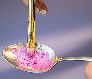 Make-A-Custom-Lip-Color-With-A-Spoon