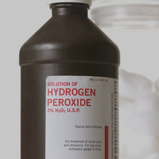 Peroxide crystals. Hydrogen Peroxide. Hydrogen Peroxide IBC. Peroxide de hydrogen.