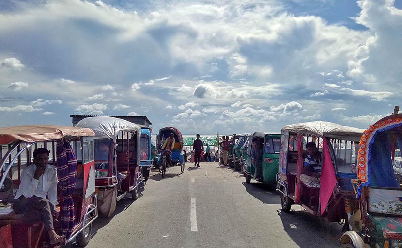 ঢাকা টু মৈনটঘাট ট্যু্রের সময় দেখা বান্দুরা অটো স্টেশন - shajgoj.com