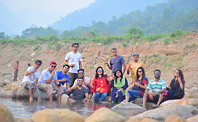 দলবদ্ধ হয়ে যান সিলেটের বিছানাকান্দিতে - shajgoj.com