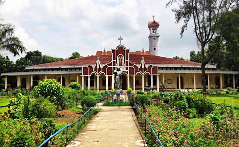 সেইন্ট নিকোলাস গির্জায় থাকার জায়গা - shajgoj.com