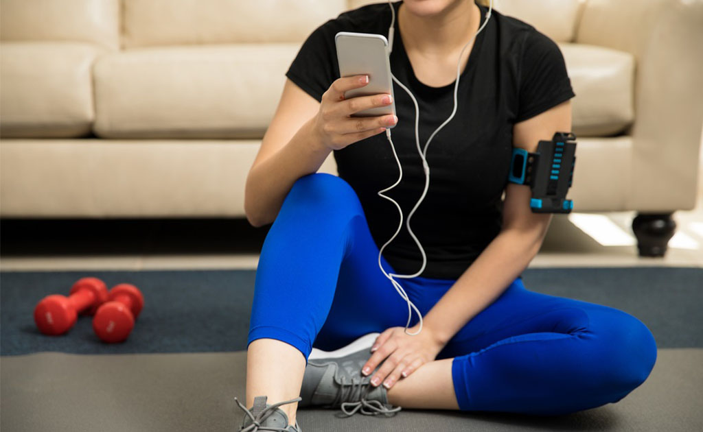 ¿Cuáles son los beneficios de escuchar música durante el ejercicio?